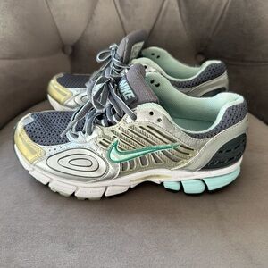 Nike Bowerman Vomero 4 Sneakers